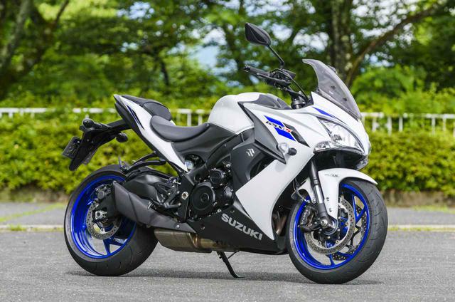 画像: SUZUKI GSX-S1000F ABS 総排気量:998cc エンジン形式:水冷4ストDOHC4バルブ並列4気筒 最高出力:109kW(148PS) / 10000rpm 最大トルク:107N・m(10.9kgf・m) / 9500rpm シート高:810mm 車両重量:214kg メーカー希望小売価格:税込120万7800円