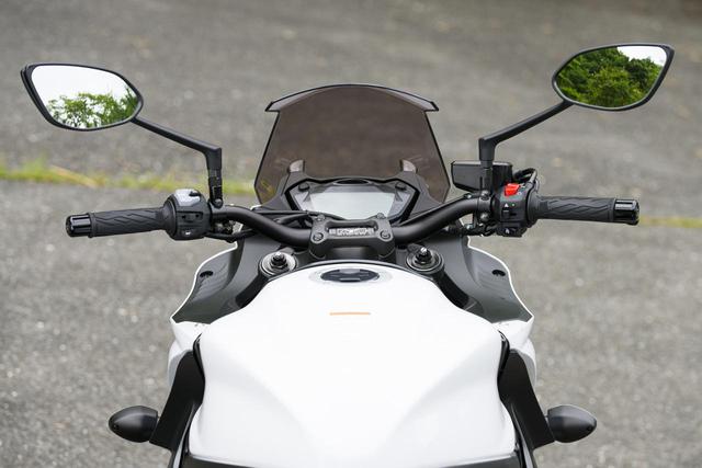 画像: タンク容量は17Lで、今回の試乗では約350kmで給油した。燃費ライドで満タン400kmが可能なレベルだった。