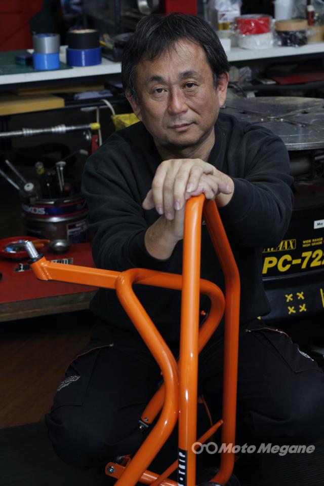 画像: ワンオーナーのフルカスタムニンジャを所有するmc-Kazの上條代表。海外、国内タイヤメーカーでレースサービスを担当。タイヤから足回りを含めたプロフェッショナルである。ショップでは、タイヤの銘柄選びから相談に乗ってもらえるので、タイヤ交換の際はぜひとも同店に相談してみてはいかがだろうか。