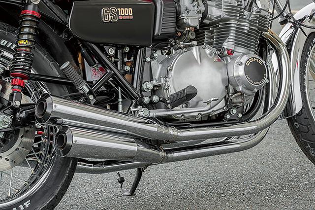 画像: フロント/サイド/リヤといずれも独特のルックスを見せるマフラーはスーパーバイクによるワンオフ品で、スチール+めっきの4-4。