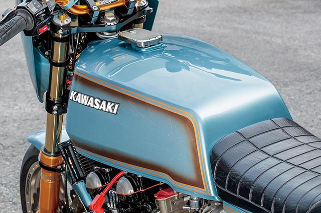 画像: Z1R-Ⅱ用と思えるやや大きめのフューエルタンクは、Ⅰ型用純正オプションのビッグタンク(20ℓ容量)。カスタムペイントはCAR MASTERによる。