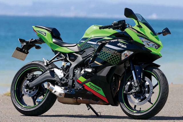 画像: Kawasaki Ninja ZX-25R SE KRT EDITION 総排気量:249cc エンジン形式:水冷4ストDOHC4バルブ並列4気筒 最高出力:33kW(45PS)/15,500rpm ラムエア加圧時:34kW(46PS)/15,500rpm 最大トルク:21N・m(2.1kgf・m)/13,000rpm 発売日:2020年9月10日 メーカー希望小売価格:91万3000円(消費税10%込) www.autoby.jp