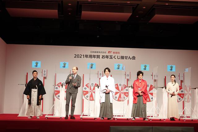 画像: 左から高橋裕紀選手、ロバート・キャンベルさん、ぺこぱ シュウペイさん、ぺこぱ 松陰寺太勇さん、堀田真由さん。