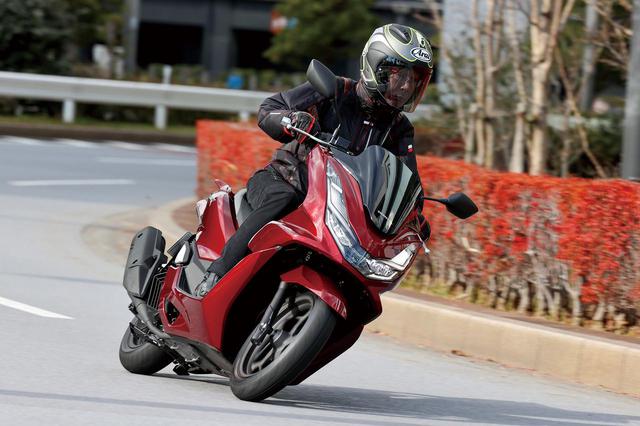 画像: Honda PCX160 総排気量:156cc エンジン形式:水冷4ストSOHC4バルブ単気筒 最高出力:15.8PS/8500rpm 最大トルク:1.5kgf・m/6500rpm シート高:764mm 車両重量:132kg 発売日:2021年1月28日 メーカー希望小売価格:税込40万7000円