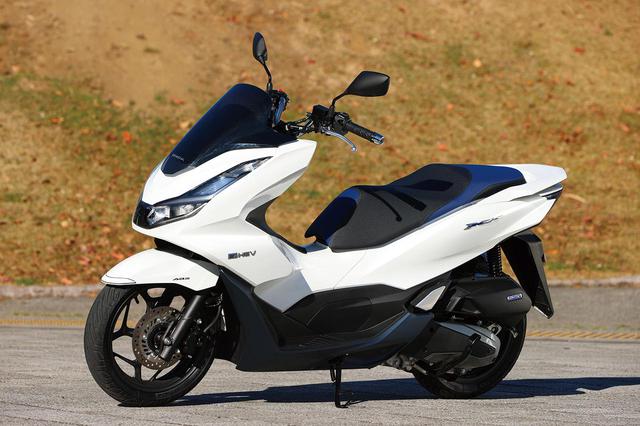 画像: Honda PCX e:HEV 総排気量:124cc 原動機:エンジン=水冷4ストSOHC4バルブ単気筒/電動機=交流同期電動機 シート高:764mm 車両重量:136kg 発売日:2021年1月28日 メーカー希望小売価格:税込44万8800円