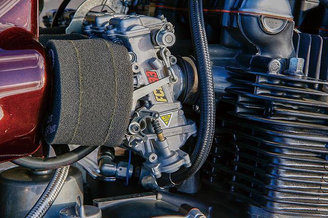 画像: キャブレターはFCRφ33mm。もう1台のZ750FX(次回、2021年1月13日掲載)との仕様違いはパーツの合う合わないや特性違いを比べるためという、興味深いトライだろう。