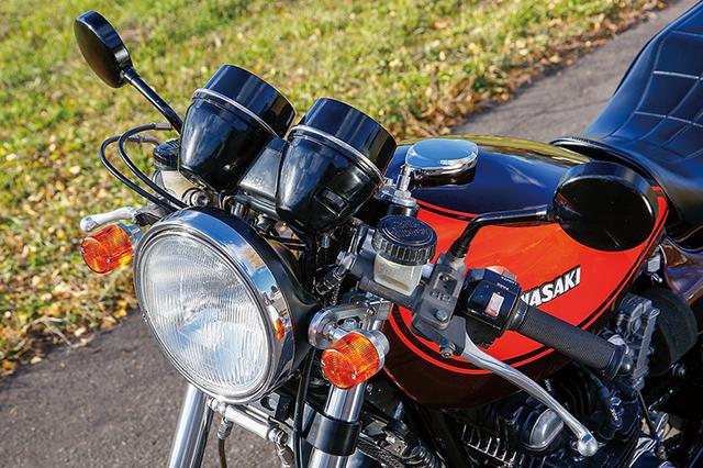 画像: セパレートハンドルはサンセイレーシングで左右マスターシリンダーはAPレーシング。Z2らしさを残しつつ性能はしっかり高めている。