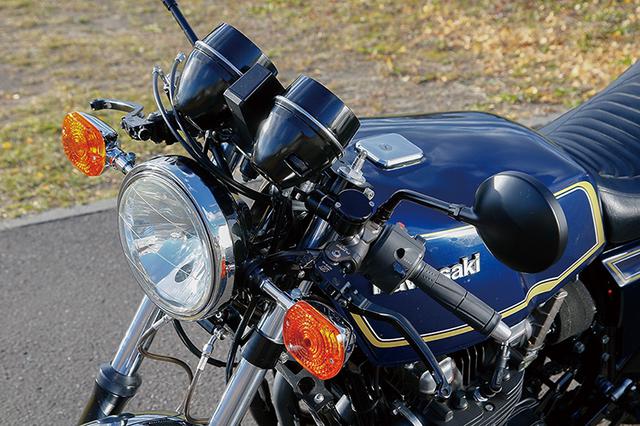 画像: ハンドルは 前回掲載のZ2 と同じセパレートながら、この車両ではフラットバーに近いポジションのものをセレクト。こうした点を見ても贅沢に思える。