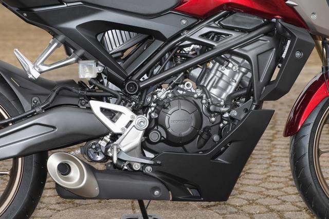 画像1: 125ccスポーツらしい小気味好い走りを味わえる