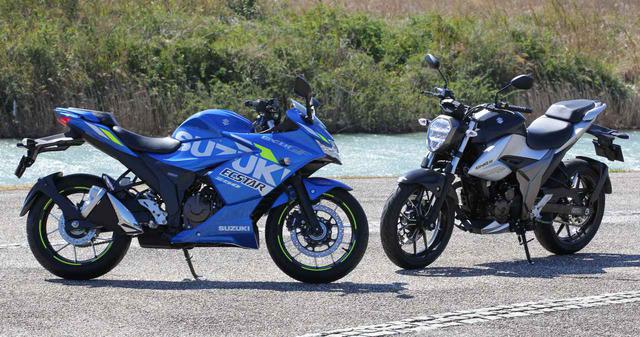 画像: 左はフルカウルのジクサー250SF/右はネイキッドのジクサー250 www.autoby.jp