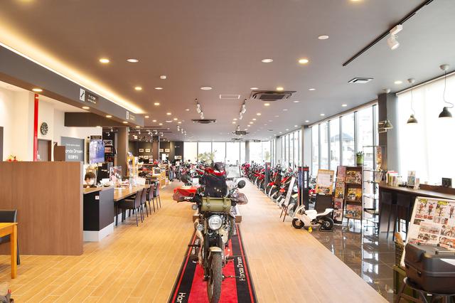 画像: 店内入ると、まずハンターカブ。