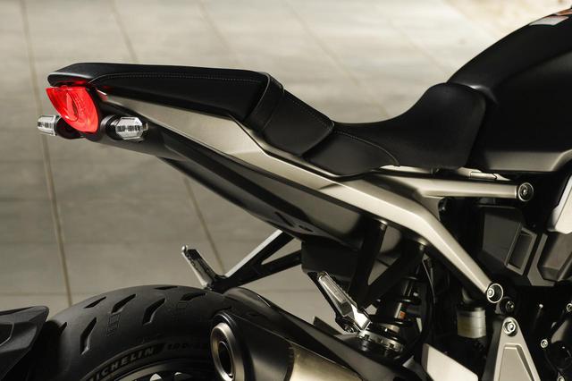 画像3: ホンダが新型「CB1000R」を発売! 初のモデルチェンジで各部のデザインを変更、スマホとのBluetooth接続も可能に【2021速報】