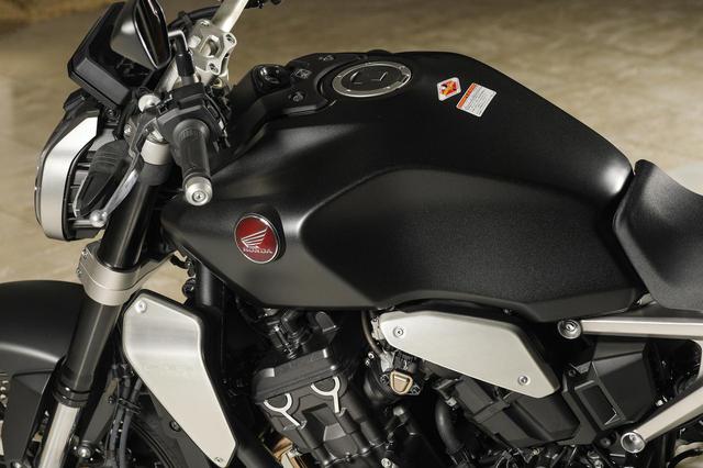 画像2: ホンダが新型「CB1000R」を発売! 初のモデルチェンジで各部のデザインを変更、スマホとのBluetooth接続も可能に【2021速報】