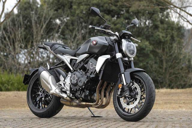 画像: Honda CB1000R 総排気量:998cc エンジン形式:水冷4ストDOHC4バルブ並列4気筒 シート高:830mm 車両重量:213kg
