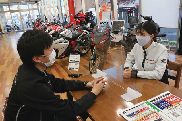 画像: 定期点検だけでも1カ月・6カ月・1年・2年と、期間によってやる内容も違います。スタッフは営業・サービスと役割は分かれているが、あらゆる業務を把握している必要があるのです。