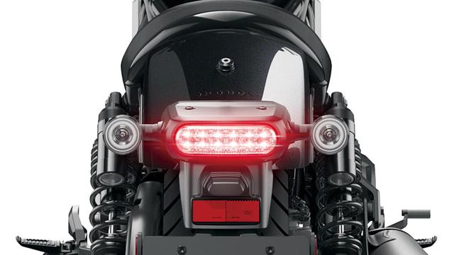 画像: 弟分のレブル250/500と同様、テールランプも含め灯火類はLEDで統一。小径ラウンドシェイプのウインカーもLEDを採用する。
