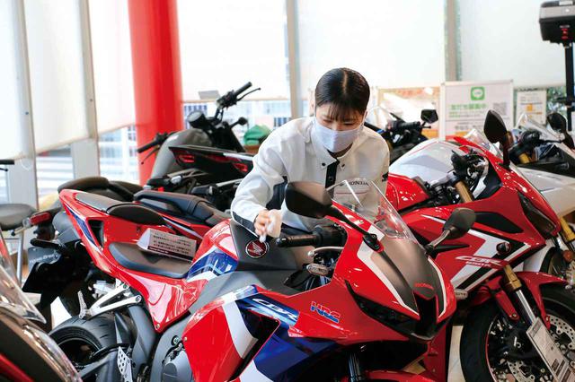 画像: 元気な挨拶で雰囲気作り、綺麗な店舗は丁寧な清掃から