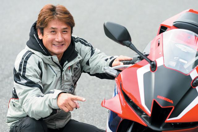 画像: ウイングレット 「まんまこれ、飛行機の羽みたいですね」と伊藤さんが評するウイングレット。直進でもコーナーでも効いていると、その効能に唸っていました。