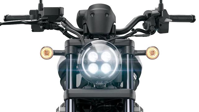 画像: レブル250/500は2020年型でフルLED化され4灯のヘッドライトを装備。レブル1100も採用するが、両サイドに弧を描くようなポジション灯は1100独自のもの。