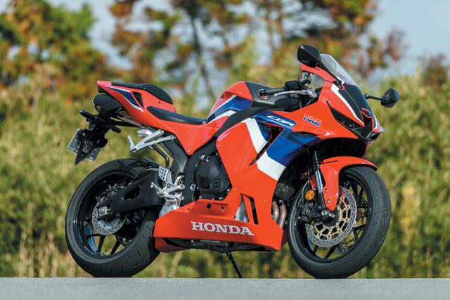 画像: Honda CBR600RR 総排気量:599cc エンジン形式:水冷4ストDOHC4バルブ並列4気筒 最高出力:121PS/14000rpm 最大トルク:6.5kg-m/11500rpm シート高:820mm 車両重量:194kg 発売日:2020年9月25日 メーカー希望小売価格:税込160万6000円