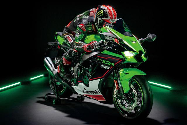 画像: Kawasaki Ninja ZX-10R 総排気量:998cc エンジン形式:水冷4ストDOHC4バルブ並列4気筒 シート高:835mm 車両重量:207kg