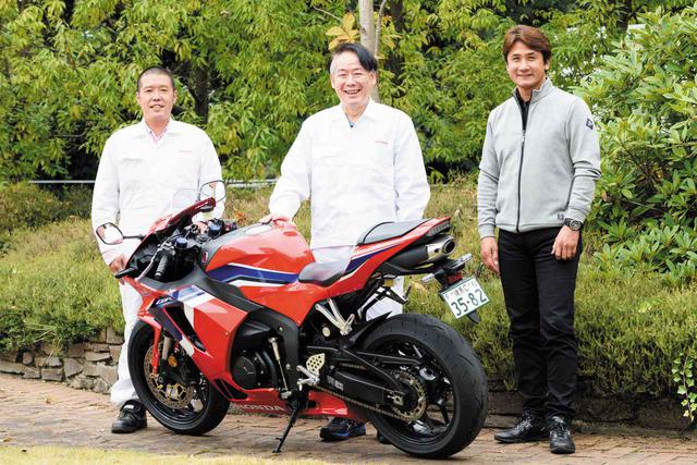 画像: 石川さん(右)と堂山さん(中央)はRC213V-Sの開発で伊藤さんと一緒に仕事をしたという経緯もあり、旧知の間柄ゆえに対談は始終和やかに進行しました。