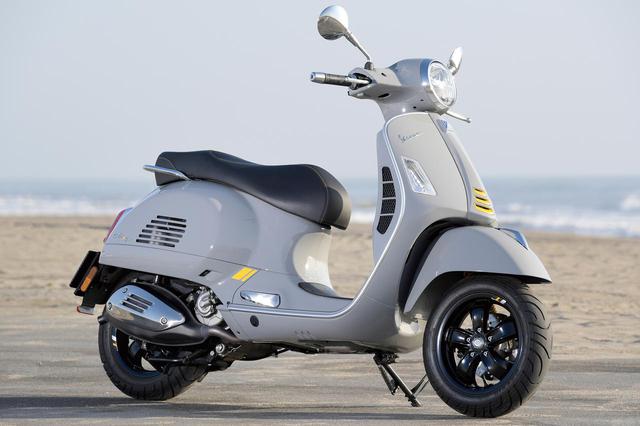 画像: Vespa GTS SuperTech 300 総排気量:278cc エンジン形式:水冷4ストSOHC4バルブ単気筒 シート高:790mm 車両重量:160kg メーカー希望小売価格:税込77万円