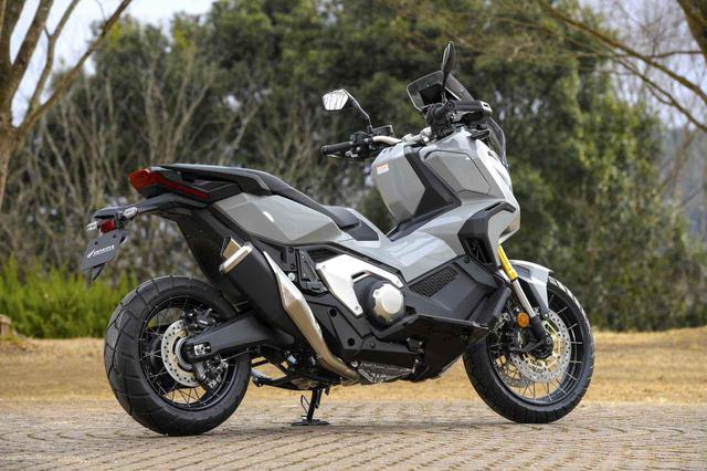 画像1: ホンダ新型「X-ADV」国内市販予定車の姿が明らかに! モデルチェンジを遂げた大型ATアドベンチャー【2021速報】