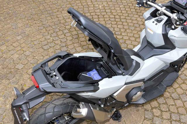 画像4: ホンダ新型「X-ADV」国内市販予定車の姿が明らかに! モデルチェンジを遂げた大型ATアドベンチャー【2021速報】