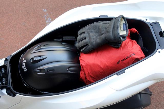 画像5: ホンダ新型「PCX」通勤インプレ! 街乗りを2週間してみて分かった2021年モデルの特徴|燃費・足つき・使い勝手をレビュー
