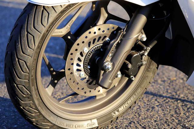 画像1: ホンダ新型「PCX」通勤インプレ! 街乗りを2週間してみて分かった2021年モデルの特徴|燃費・足つき・使い勝手をレビュー