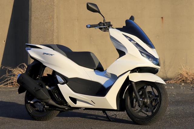 画像: Honda PCX 総排気量:124cc エンジン形式:水冷4ストSOHC4バルブ単気筒 シート高:764mm 車両重量:132kg 発売日:2021年1月28日 メーカー希望小売価格:税込35万7500円