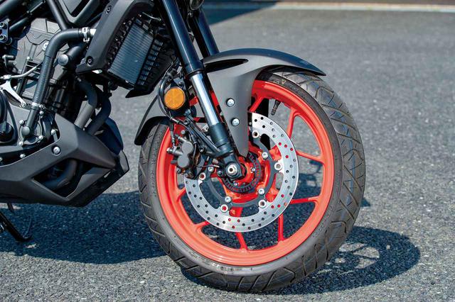 画像: 2020年モデルから倒立フォークが採用された。剛性アップはスポーツハンドリングに貢献、ABSも標準装備。