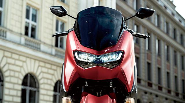 画像: 独特な表情を見せるヘッドライトは、従来モデルのNMAXのイメージを残しながら、LEDを採用して再デザインされたものだ。