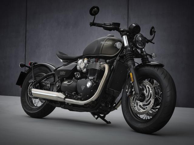 画像: TRIUMPH Bonneville Bobber 総排気量:1200cc エンジン形式:水冷4ストSOHC4バルブ並列2気筒270°クランク シート高:690~700mm 車両重量:252kg 日本での発売予定時期:2021年4月 メーカー希望小売価格:税込179万円~182万9600円