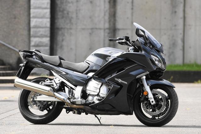 画像: YAMAHA FJR1300A/AS 総排気量:1297cc エンジン形式:水冷4ストDOHC4バルブ並列4気筒 シート高:805⇔825mm 車両重量:289kg(FJR1300ASは296kg) メーカー希望小売価格:税込154万円(FJR1300ASは税込187万円)