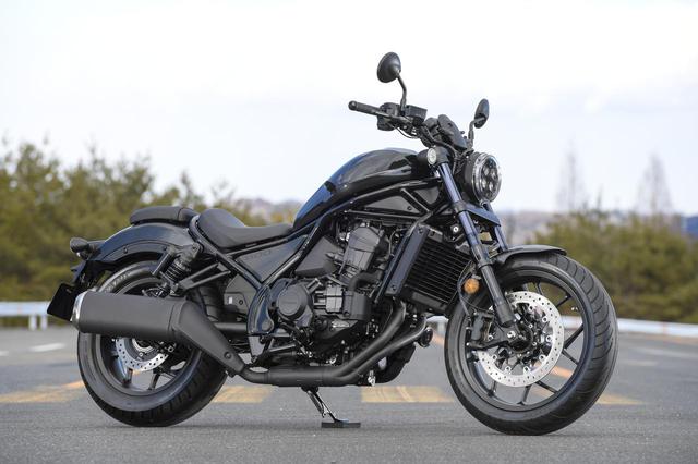 画像: Honda Rebel 1100 総排気量:1082cc エンジン形式:水冷4ストSOHC4バルブ並列2気筒 シート高:700mm 車両重量:223kg(DCTは233kg) 発売予定日:2021年3月11日(MTは5月13日) メーカー希望小売価格:税込110万円(DCTは121万円) ※写真はRebel 1100 Dual Clutch Transmission