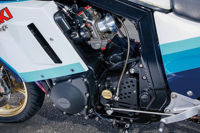 画像: φ76×58mm、1052ccの油冷直4エンジンは今回1mmオーバーサイズ化(1080cc)して外観/内部ともリフレッシュ。クラッチ部も劣化しやすい油圧スレーブピストンやカバーもオーバーホールし、ワイヤハーネスのO/Hも合わせてエンジンともども作動性良好に仕立てる。