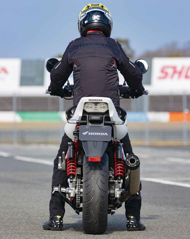画像2: ホンダ「CB1300SF」2021年モデルの足つき性