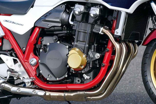 画像: 熟成を重ねてきた1284㏄水冷直4エンジン。今回のモデルチェンジでスロットルバイワイヤを採用し、スムーズかつ力強い走りを実現している。