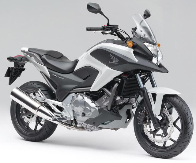 画像: 2012年 NC700X 55度前傾というユニークな2気筒エンジンを採用。スタイリッシュなフォルムとトランクスペースも備える実用性で人気となった。