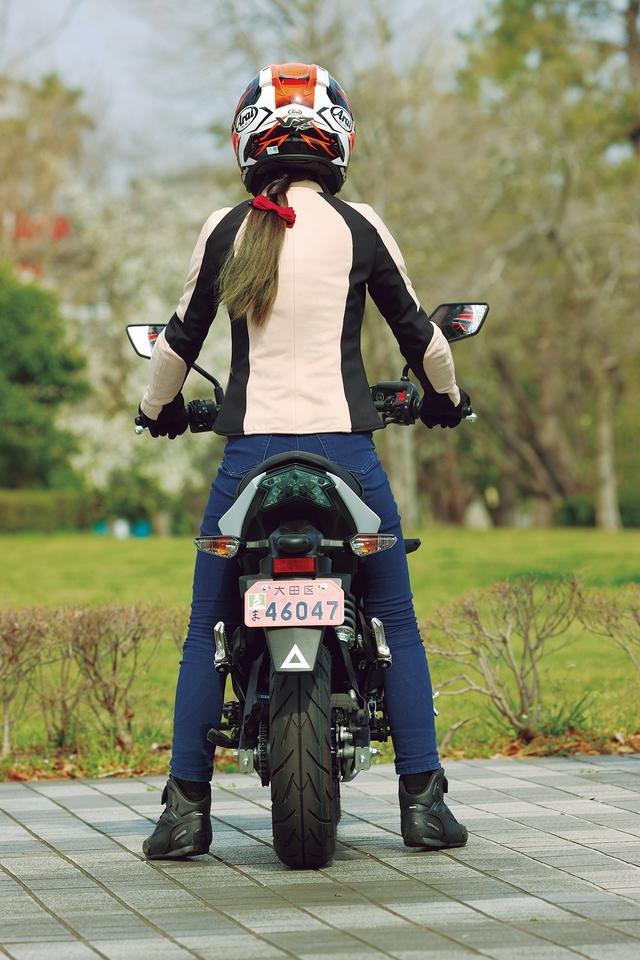画像: カワサキ「Z125 PRO」ライディングポジション・足つき性