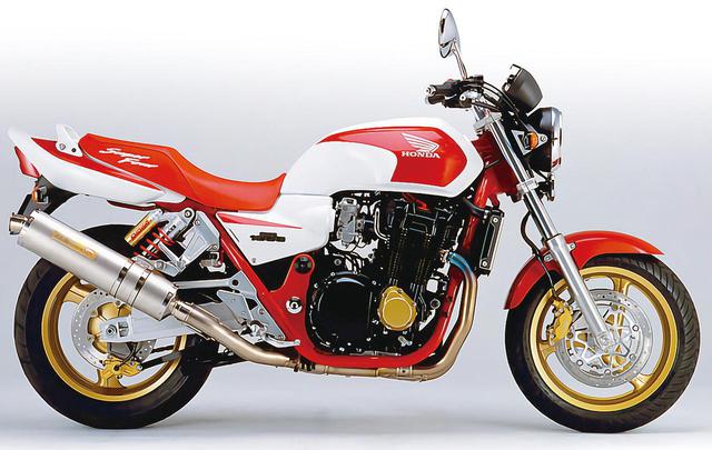 画像: 2001年 CB1300 SUPER FOUR SPECIAL WGP500勝を記念したプロス店限定車。CB1100Rイメージの赤フレーム、赤シートを採用、モリワキ製チタンマフラーも付属した。
