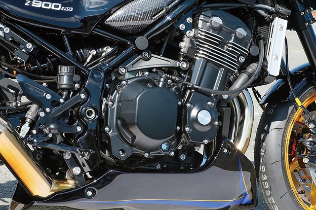 画像: 948㏄直4エンジンとフレームはノーマルで、マフラーの変更に合わせてこのマフラー(アメリカンドリーム・NEOショートチタン)用オリジナルマップによって点火している。ステップは松田さんも初期段階からZ900RSにはお勧めとしてきた、ゲイルスピード製を装着している。