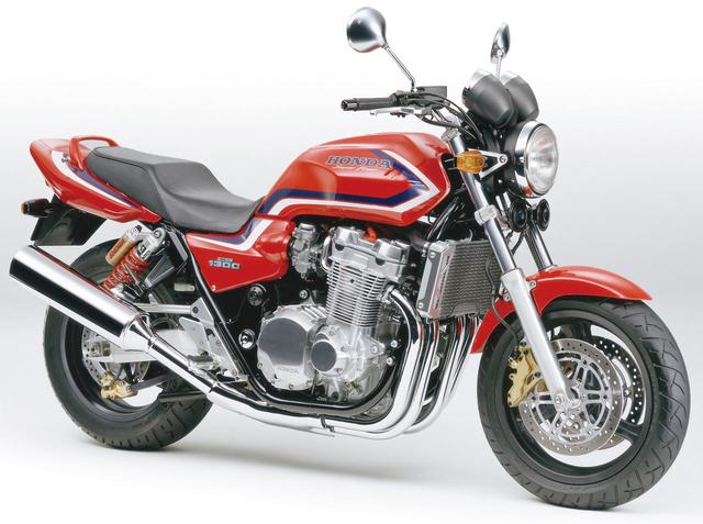 画像: 2000年 CB1300 SUPER FOUR エンジンをシルバー仕上げに変更。キャリパーはゴールドとなり、各部の素材感と上質感を高めるカラー変更が行われた。