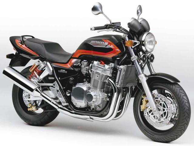 画像: 2000年 CB1300 SUPER FOUR わずか8カ月でマイナーチェンジ。ホイールやマフラーなどの変更で5㎏もの軽量化を実現、Fキャリパーも6→4ポットとなった。