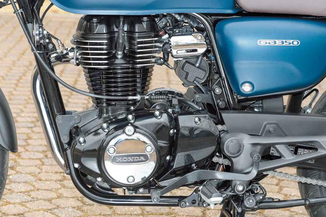 画像: ハイネスCB350は、ボア70.0×ストローク90.5㎜という超ロングストロークを採用し粘り強い特性を実現、ユーロ5にも対応。そのままの状態なら、スリッパークラッチも装備する。