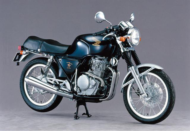 画像: 1985年 GB400TT 399㏄SOHCシングルエンジンを搭載する兄貴分が登場。こちらには「ツーリストトロフィー」のペットネームが付けられた。