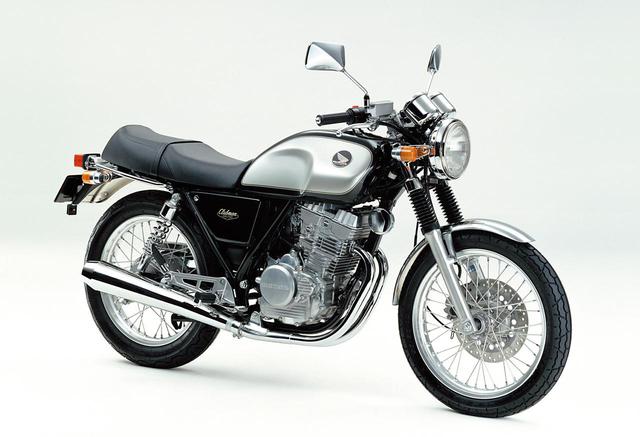 画像: 1995年 GB250 CLUBMAN ダブルシートを採用しテールカウルを廃止、よりクラシカルなスタイルに進化した。前後フェンダーはメッキ仕上げのスチール製に。