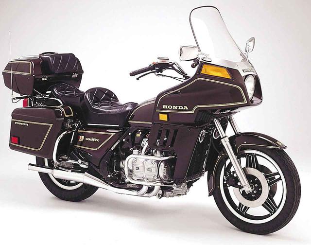 画像: 1980年 GL1100インターステート 排気量を1085㏄に拡大しホイールベースを延長。大型スクリーン付きのカウル、パニアケース、トップケースを備えた最初のモデル。